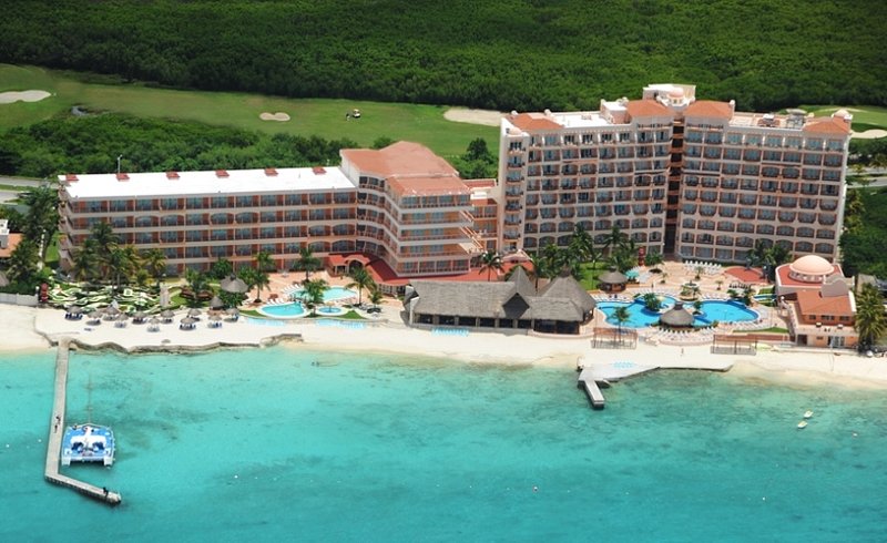 El Cozumeleno Beach Resort family-friendly all-inclusive on Cozumel with beachfront pools, waterpark features, and tropical gardens.